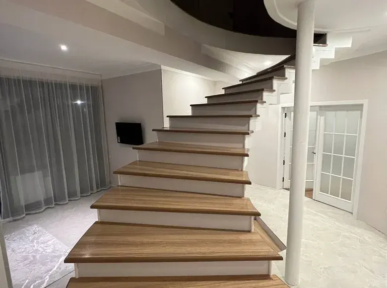 Сотилади 7 хонали ҳовли уй, 2.7 сотих, 400 м², 1/2 қават — Яккасарой тумани