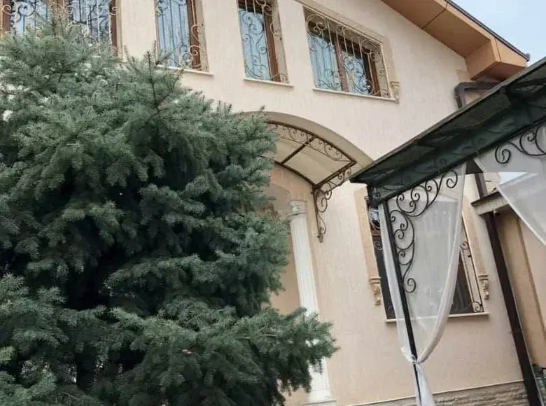 Сотилади 8 хонали ҳовли уй, 160 м² — Миробод тумани