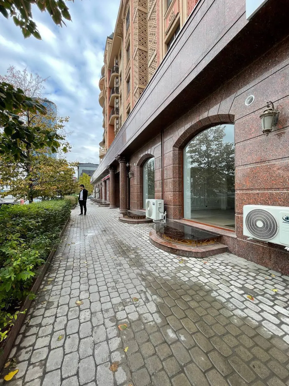 Сдаётся коммерческое помещение, 320 м², 2/2 этаж — Яккасарайский район