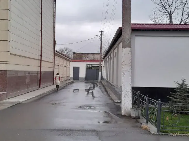 Сотилади 2 хонали ҳовли уй, 8.1 сотих — Юнусобод тумани