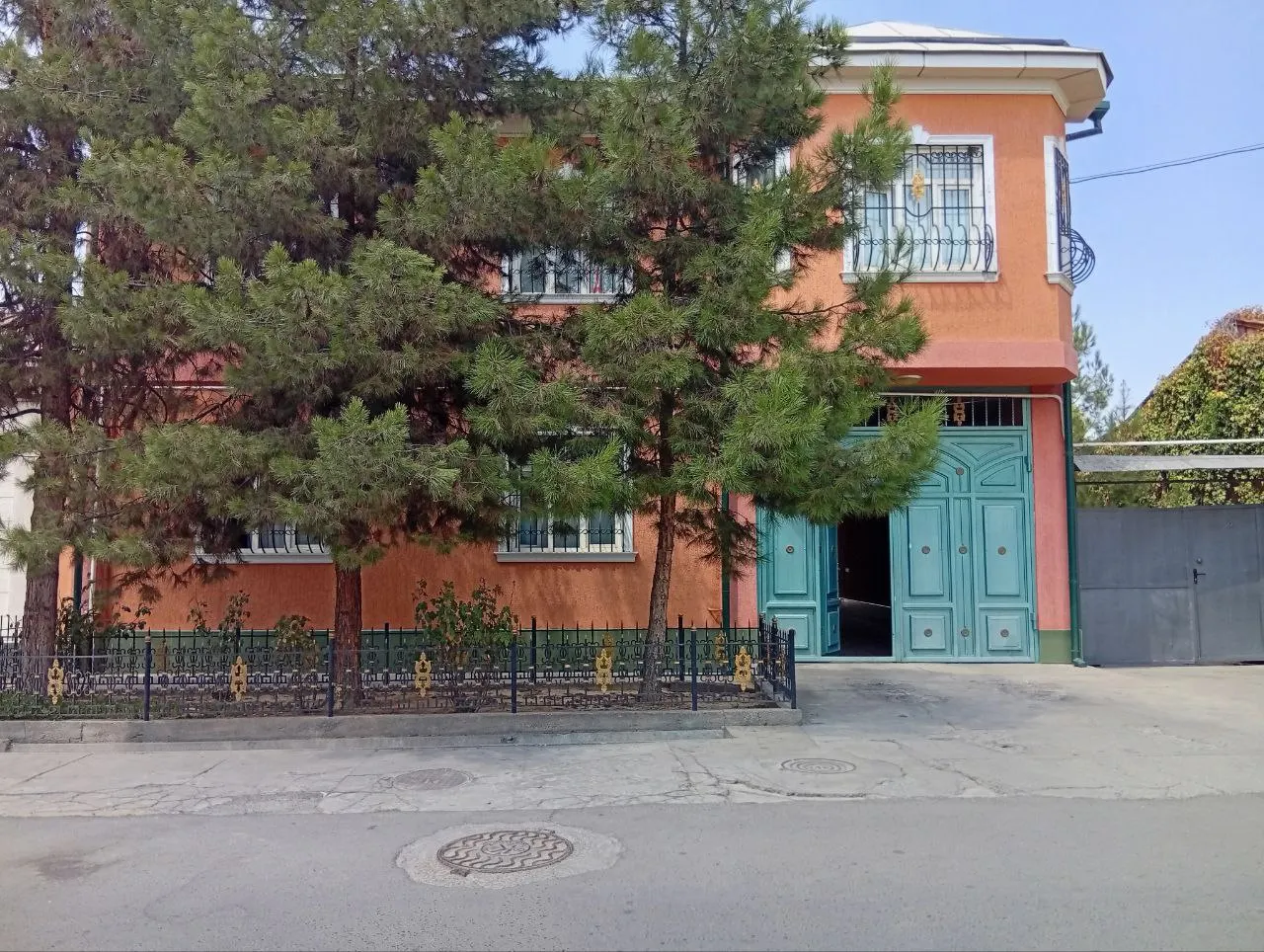 Sotiladi 6 xonali hovli uy, 5,3 sotix, 309 m², 2 qavatli — Mirobod tumani