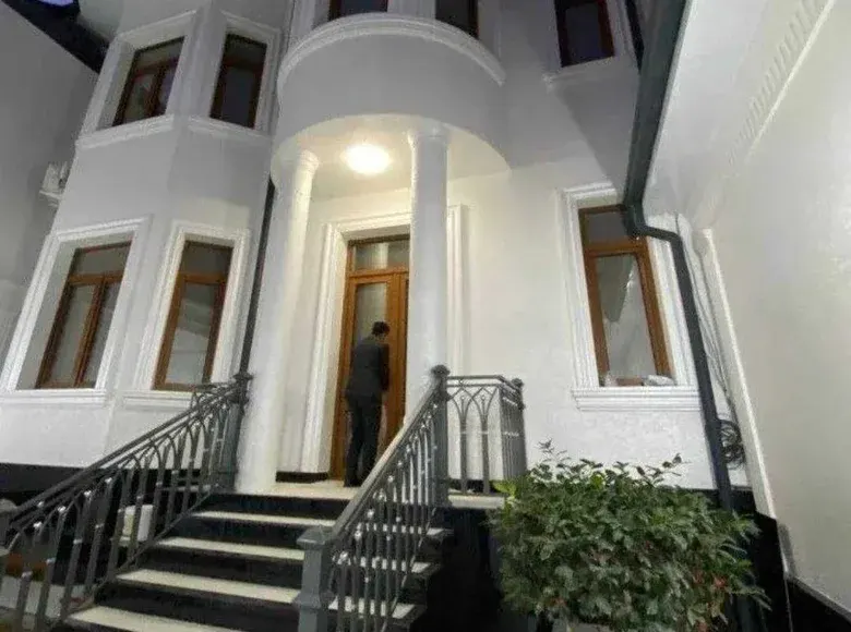 Сотилади 4 хонали ҳовли уй, 2.4 сотих, 320 м² — Мирзо Улуғбек тумани