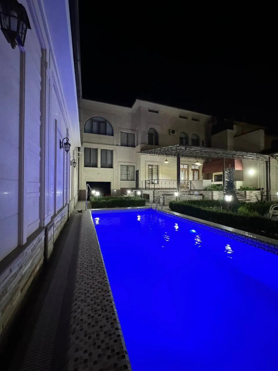 Ижарага берилади 6 хонали ҳовли уй, 8 сотих, 800 м², 4/4 қават — Мирзо Улуғбек тумани