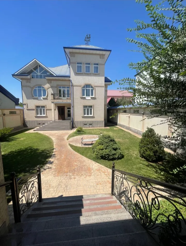 Ijaraga beriladi 6 xonali hovli uy, 10 sotix, 400 m² — Mirzo Ulugʻbek tumani