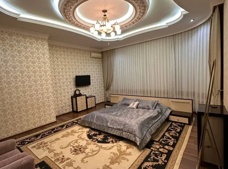 Сдаётся 8-комнатный дом, 4 сот., 360 м², 2/2 этаж — Яккасарайский район
