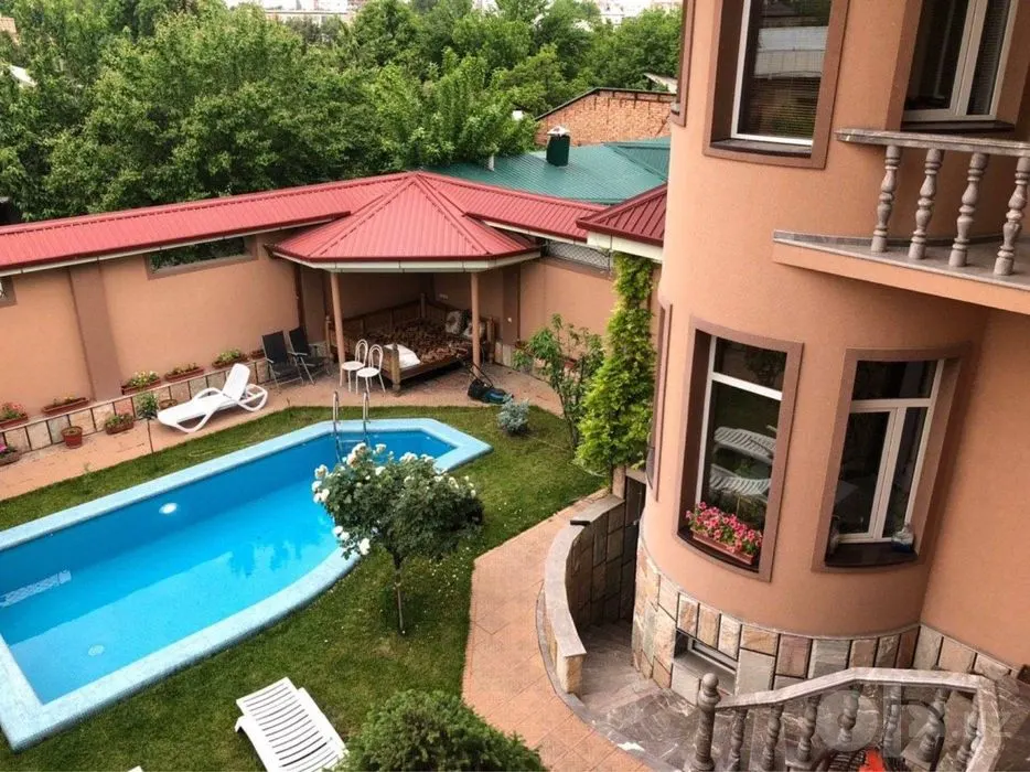Сдаётся 6-комнатный дом, 4 сот., 300 м², 3 этажа — Юнусабадский район
