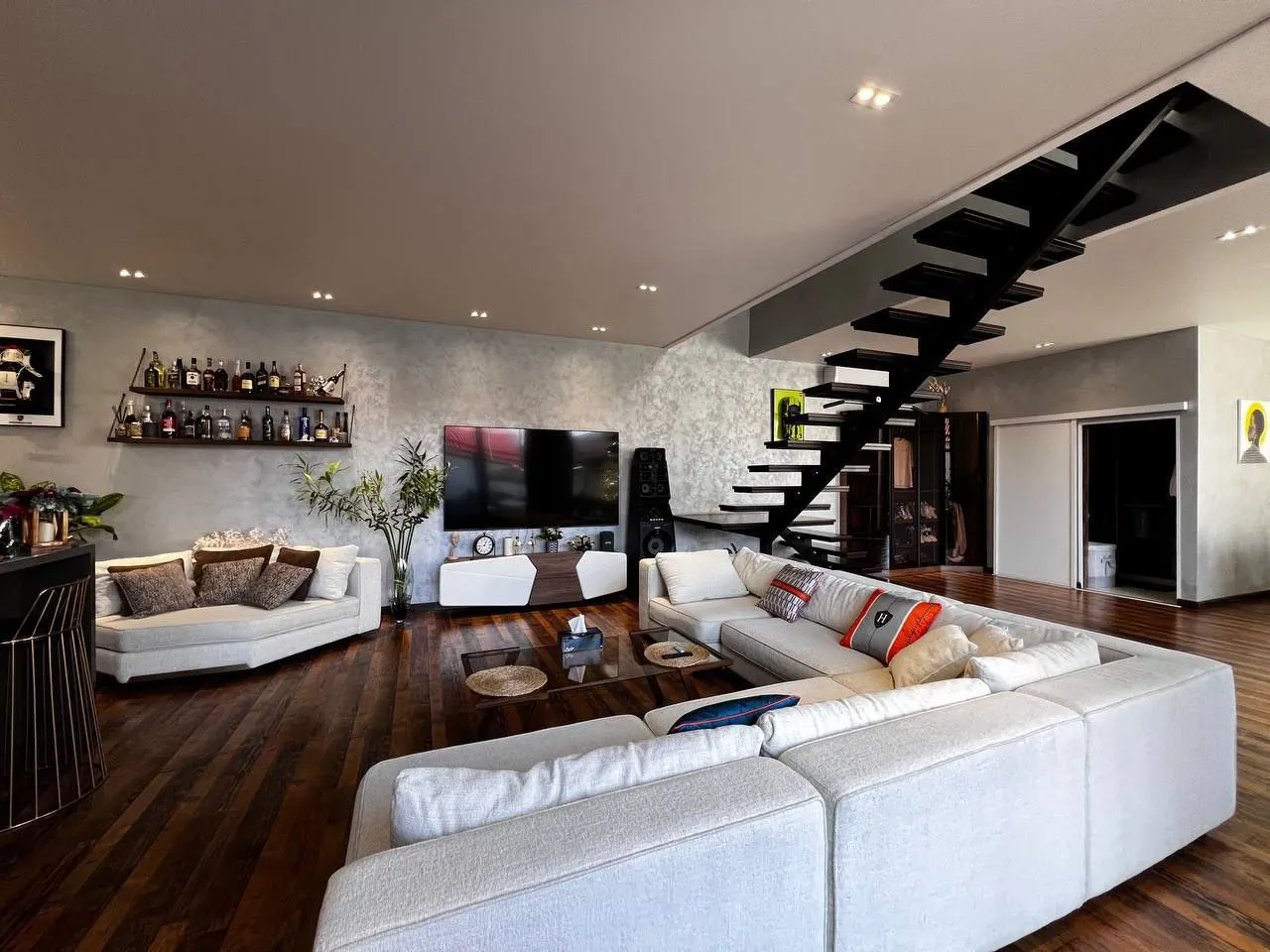 Ижарага берилади 3 хонали ҳовли уй, 3.5 сотих, 270 м², 2/3 қават — Миробод тумани