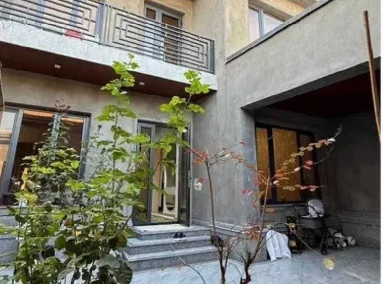 Сотилади 6 хонали ҳовли уй, 3 сотих, 300 м² — Юнусобод тумани