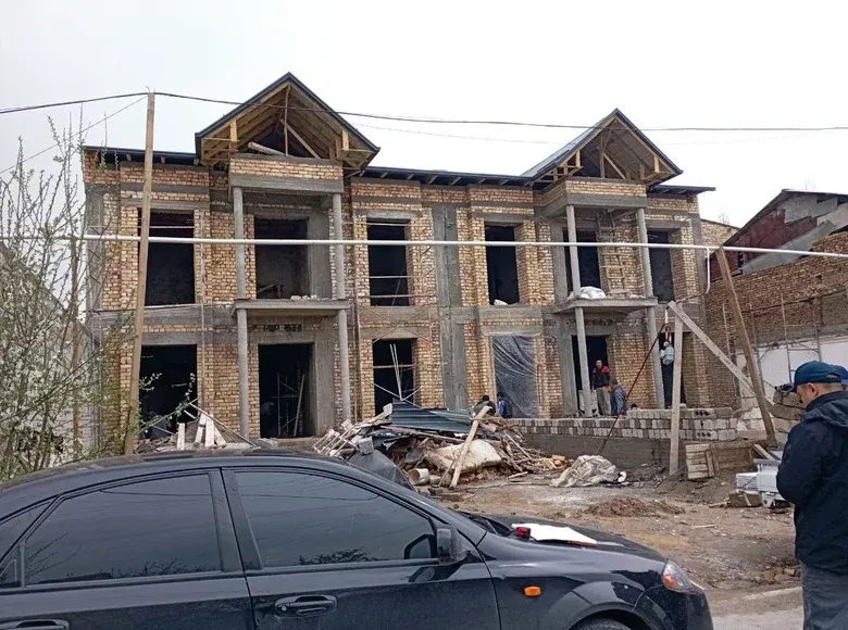 Сотилади 6 хонали ҳовли уй, 300 м², 2/2 қават — Мирзо Улуғбек тумани