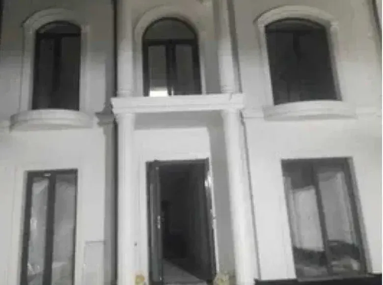 Sotiladi 8 xonali hovli uy, 3 sotix, 400 m² — Yashnobod tumani