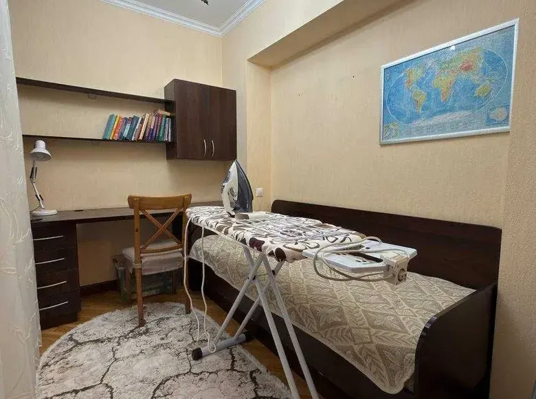 Продаётся 4-комнатная квартира, 75 м², 3/4 этаж — Мирабадский район