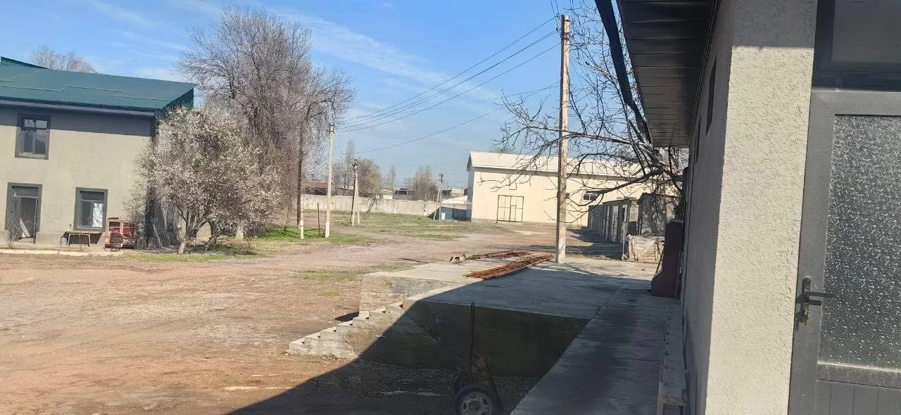 Сотилади тижорат биноси, 10000 м², 2/2 қават — Тошкент вилояти