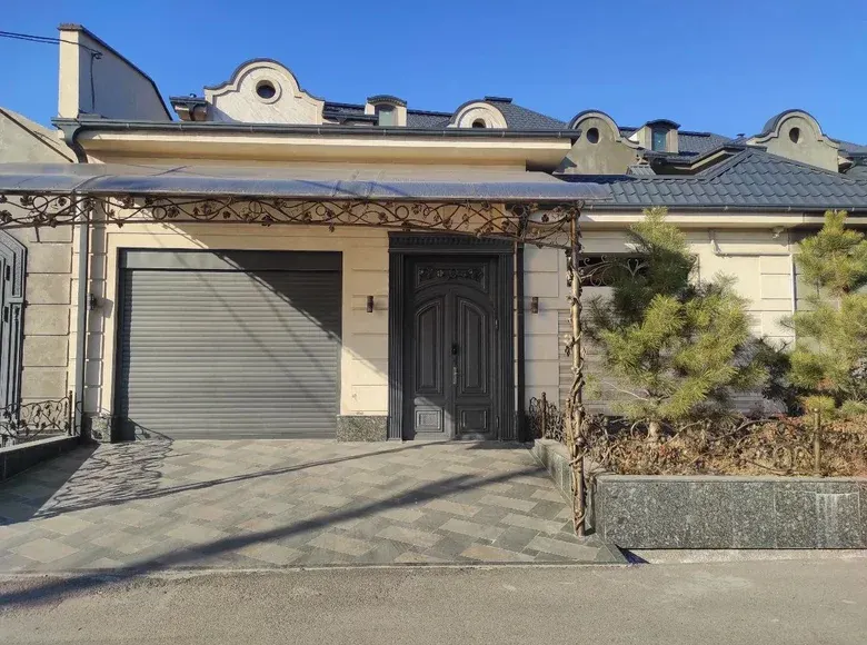 Сотилади 9 хонали ҳовли уй, 400 м², 2/3 қават — Юнусобод тумани