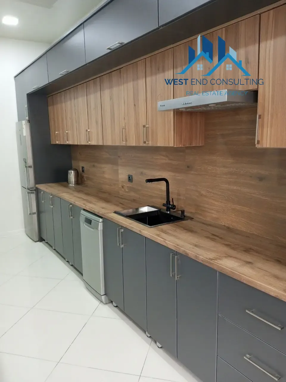 Sotiladi 6 xonali dala hovli, 2.8 sotix, 180 m², 3/3 qavat — Yakkasaroy tumani