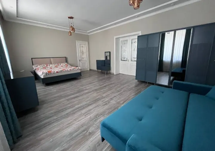 Ijaraga beriladi 6 xonali hovli uy, 6 sotix, 350 m², 3 qavatli — Mirzo Ulugʻbek tumani