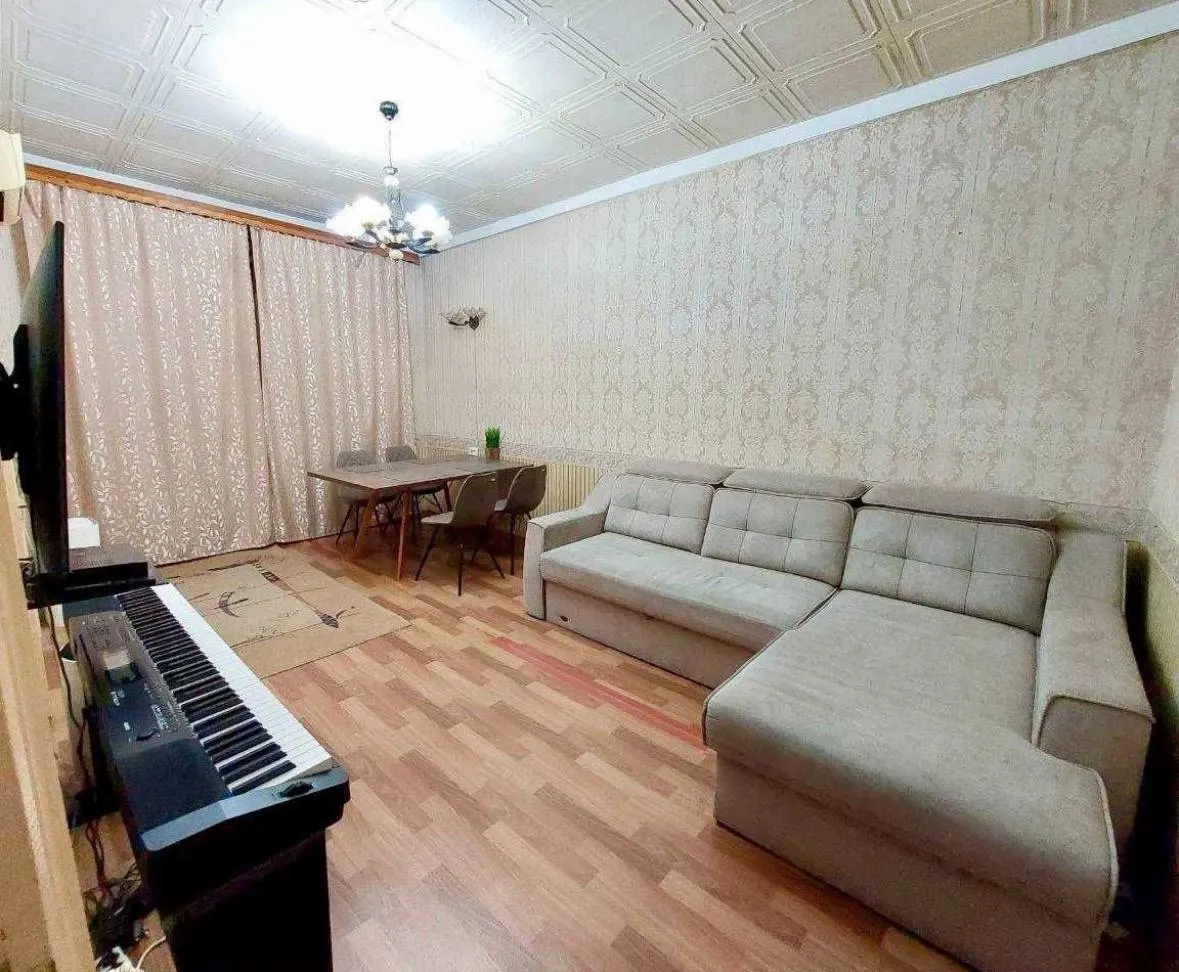 Сотилади 4 хонали квартира, 75 м², 3/5 қават — Мирзо Улуғбек тумани