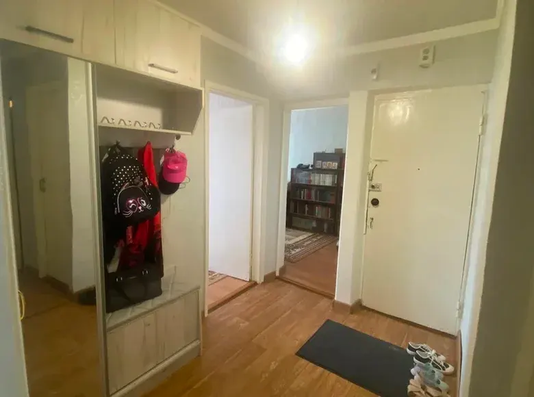 Сотилади 4 хонали квартира, 77 м², 3/5 қават — Олмалиқ шаҳри