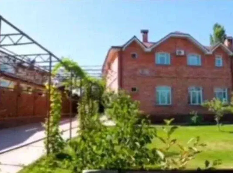 Sotiladi 5 xonali hovli uy, 20 sotix, 400 m², 1/2 qavat — Qibray tumani