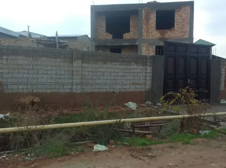 Сотилади 7 хонали ҳовли уй, 90 сотих, 3000 м² — Қибрай тумани