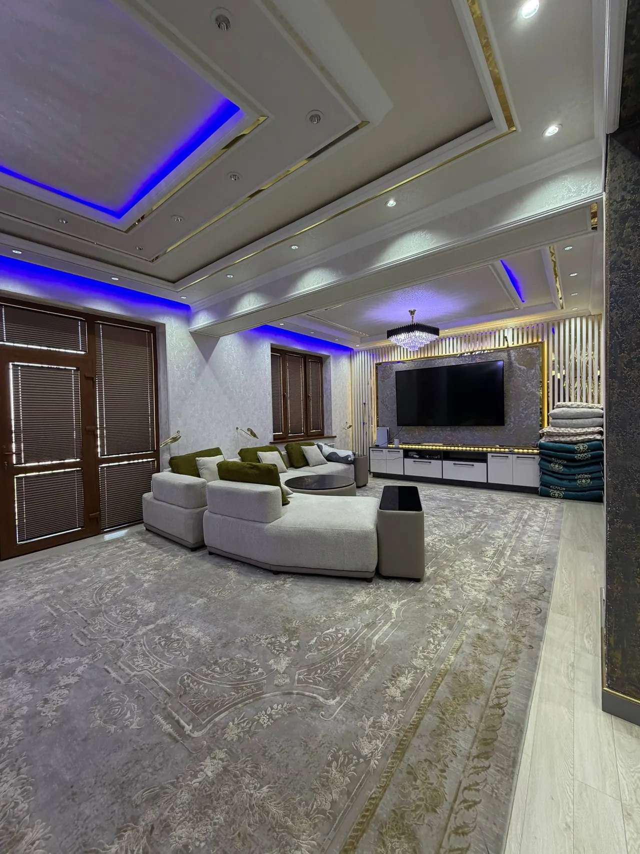 Sotiladi 9 xonali kvartira, 318 m², 7/7 qavat — Yunusobod tumani