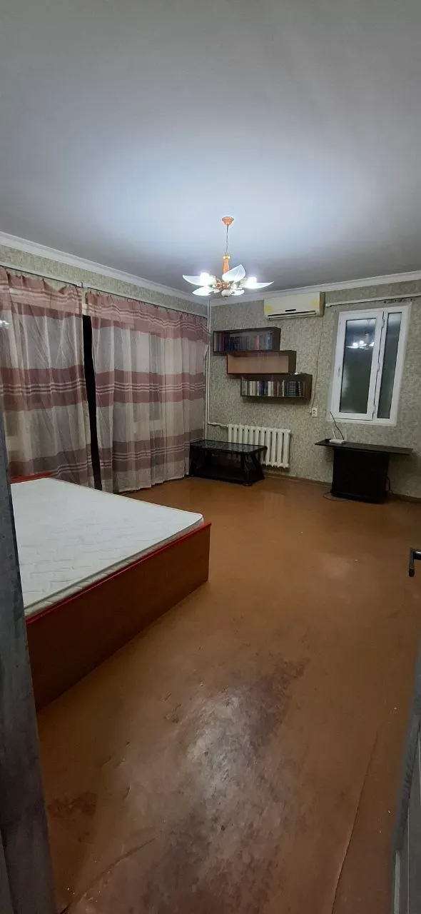 Продаётся 1-комнатная квартира, 43 м², 3/4 этаж — Юнусабадский район