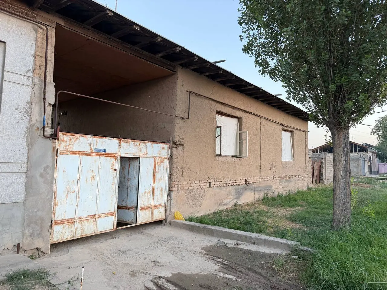 Сотилади 4 хонали ҳовли уй, 10 сотих, 1 қаватли — Янгийўл тумани