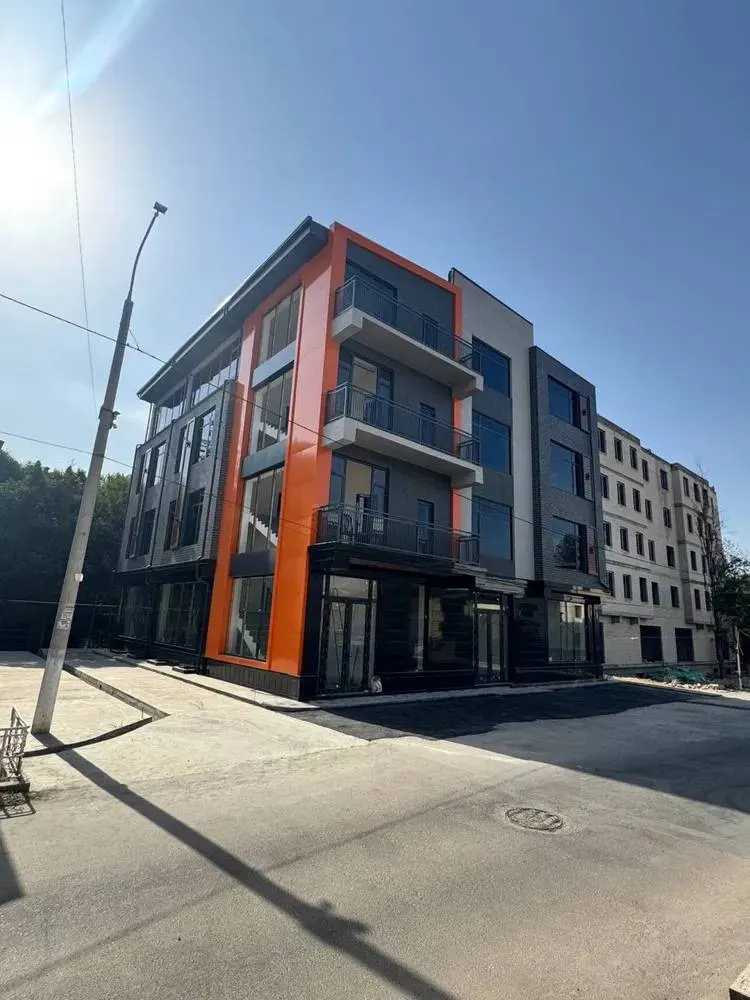 Sotiladi tijorat binosi, 1356 m² — Chilonzor tumani