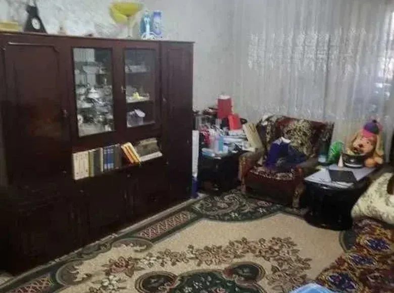 Продаётся 4-комнатная квартира, 83 м², 1/4 этаж — Шайхантахурский район