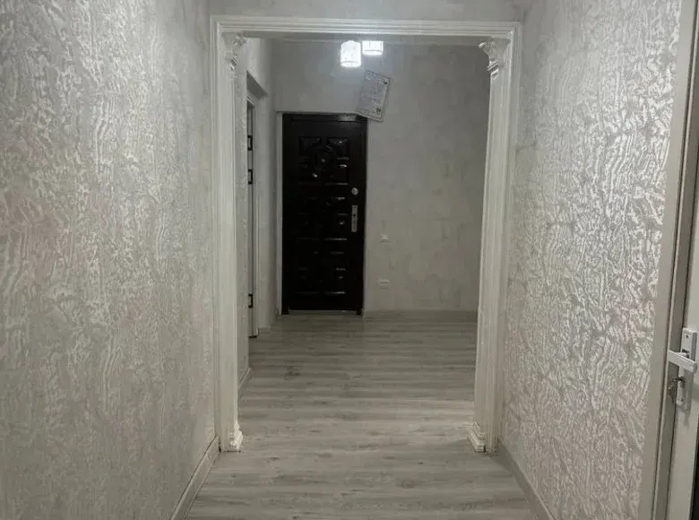 Сотилади 5 хонали квартира, 110 м², 2/5 қават — Мирзо Улуғбек тумани