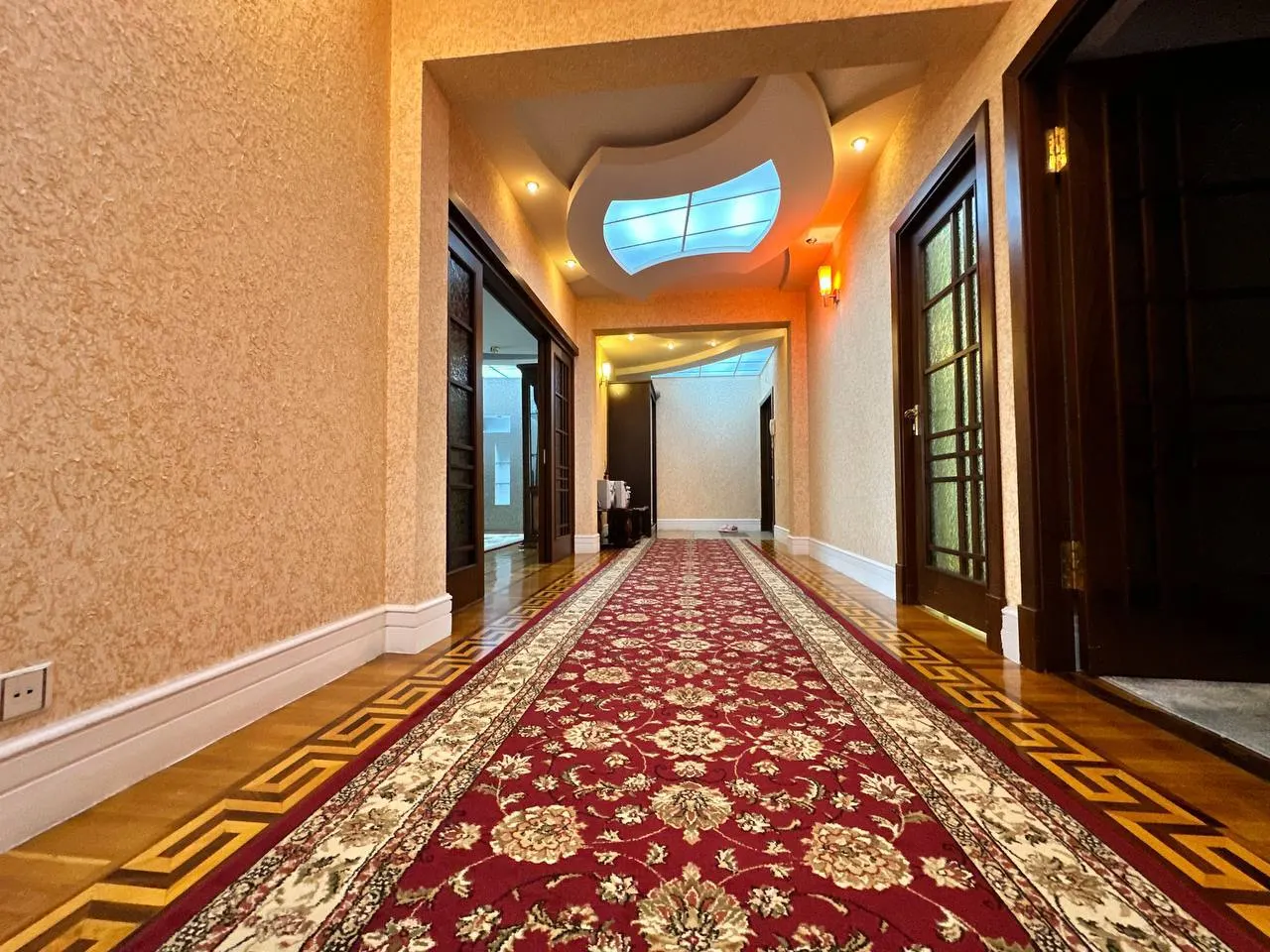 Продаётся 4-комнатная квартира, 180 м², 8/9 этаж — Мирабадский район