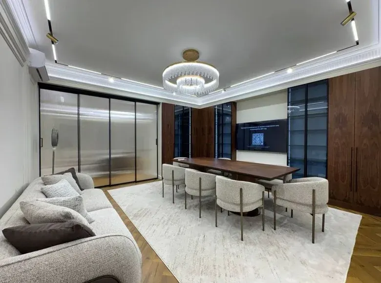 Sotiladi 4 xonali kvartira, 160 m², 3/7 qavat — Yakkasaroy tumani