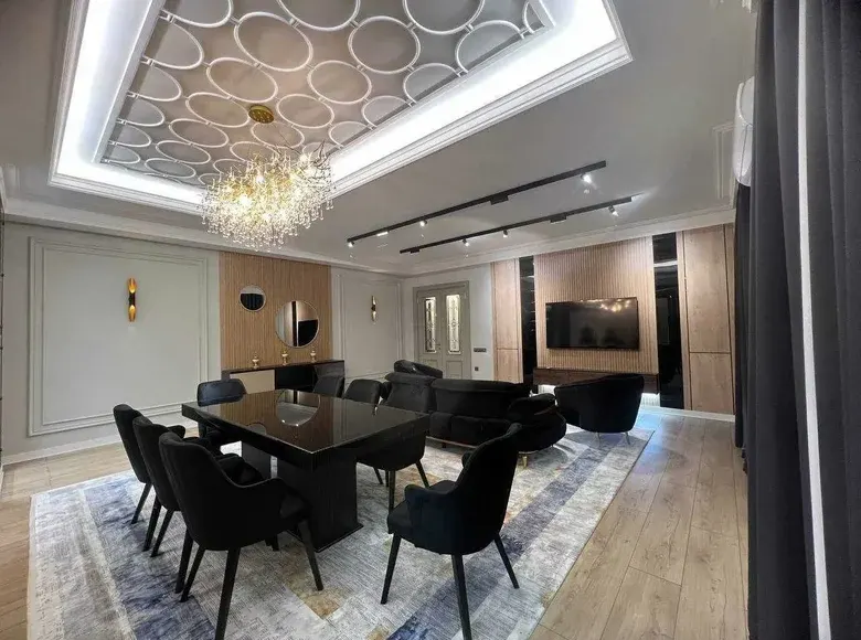 Сдаётся 4-комнатная квартира, 135 м², 6/8 этаж — Яккасарайский район