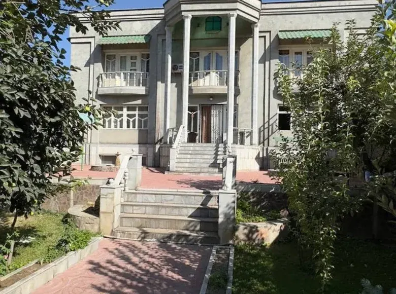 Сотилади 8 хонали ҳовли уй, 0.1 сотих, 800 м² — Мирзо Улуғбек тумани
