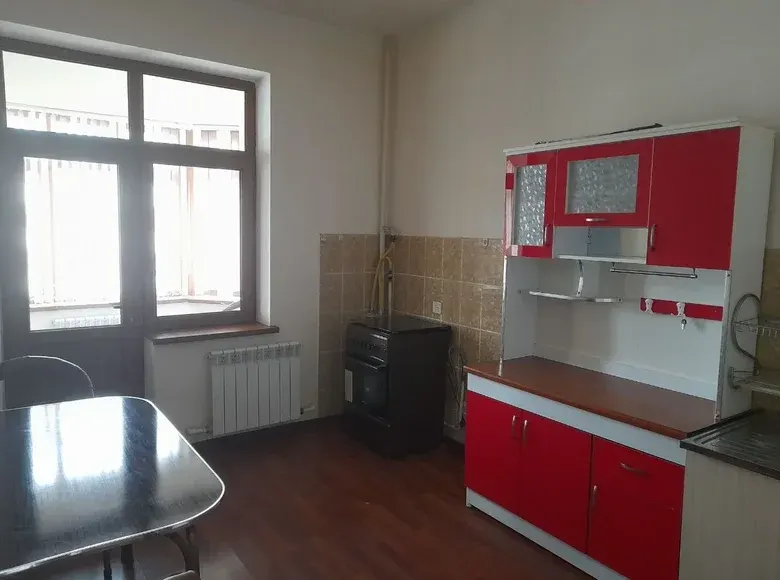 Сдаётся 3-комнатная квартира, 80 м², 3/5 этаж — Фергана