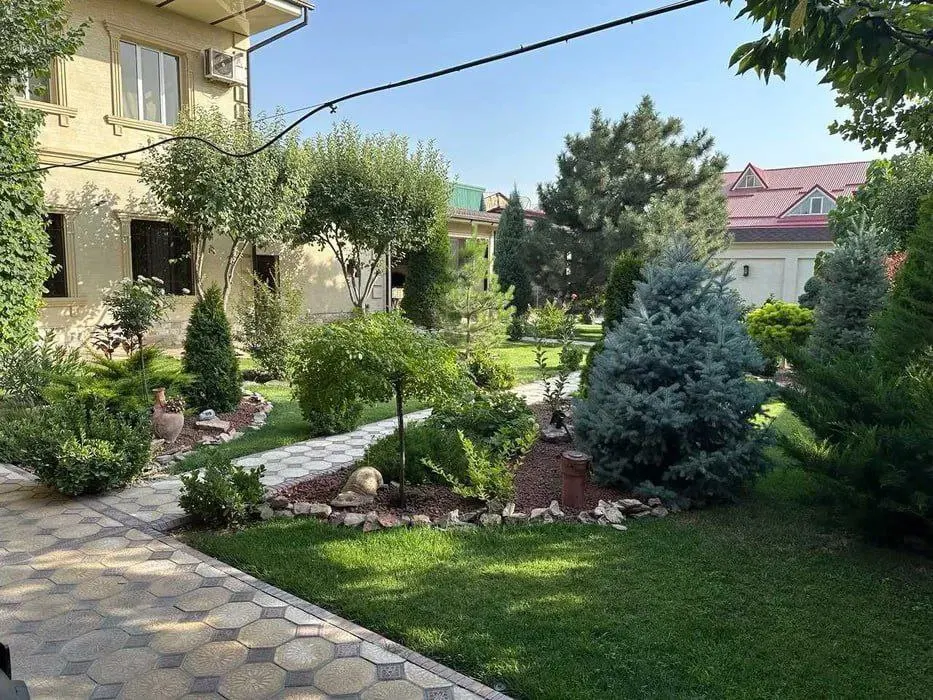 Sotiladi 8 xonali hovli uy, 9,2 sotix, 2 qavatli — Mirzo Ulugʻbek tumani