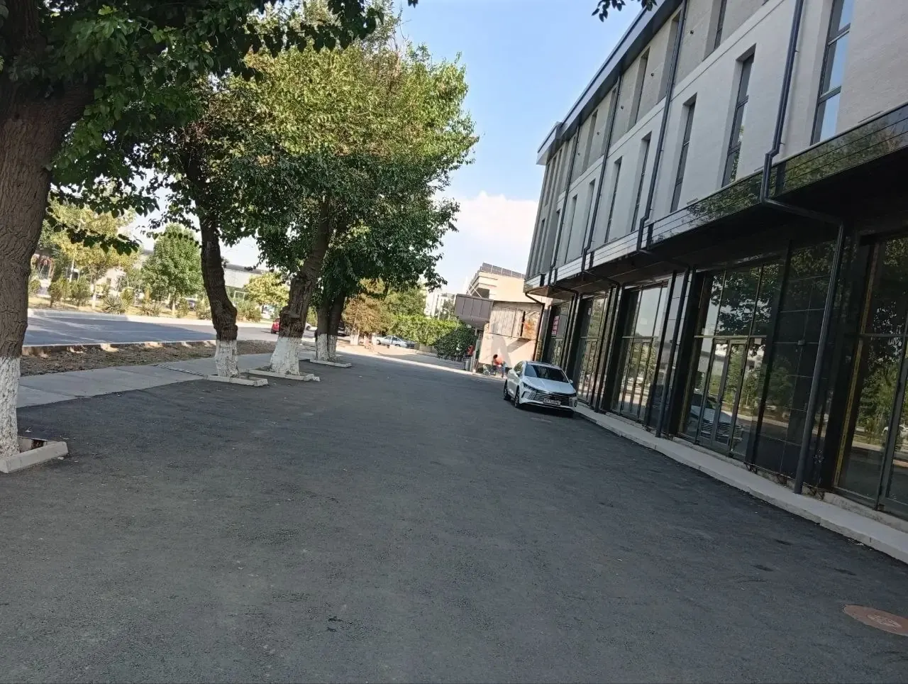Ижарага берилади тижорат биноси, 2400 м², 1/3 қават — Яшнобод тумани