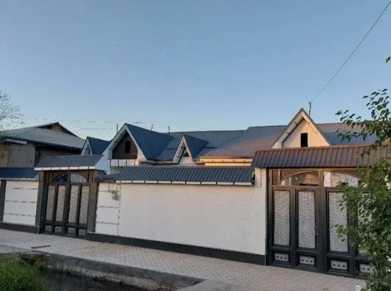 Sotiladi 4 xonali hovli uy — Yangi Toshkent tumani
