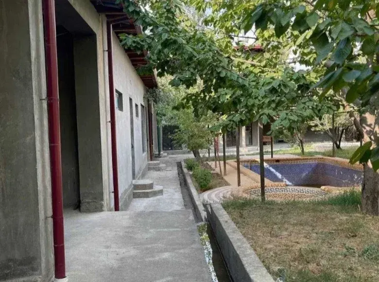 Сотилади 5 хонали ҳовли уй, 1.5 сотих, 150 м² — Паркент тумани