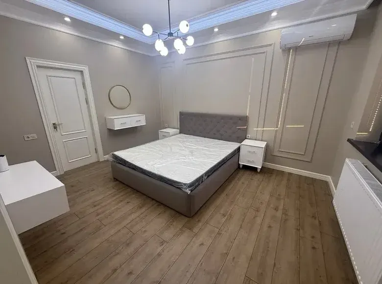 Ижарага берилади 5 хонали ҳовли уй, 2 сотих, 200 м², 2/2 қават — Миробод тумани