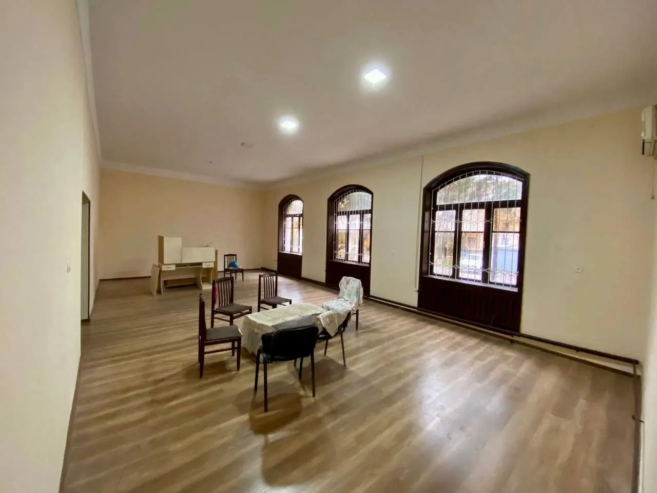Ижарага берилади офис, 300 м², 1/2 қават — Мирзо Улуғбек тумани