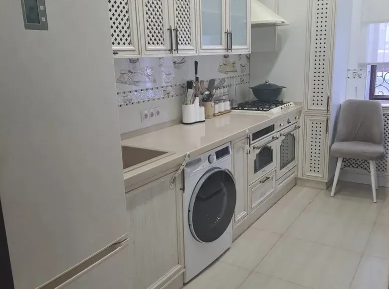 Продаётся 5-комнатная квартира, 100 м², 1/4 этаж — Мирзо-Улугбекский район