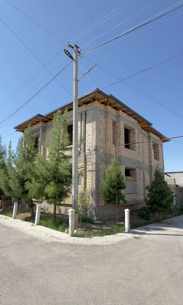 Сотилади 6 хонали ҳовли уй, 1,7 сотих, 174 м², 2 қаватли — Тошкент тумани