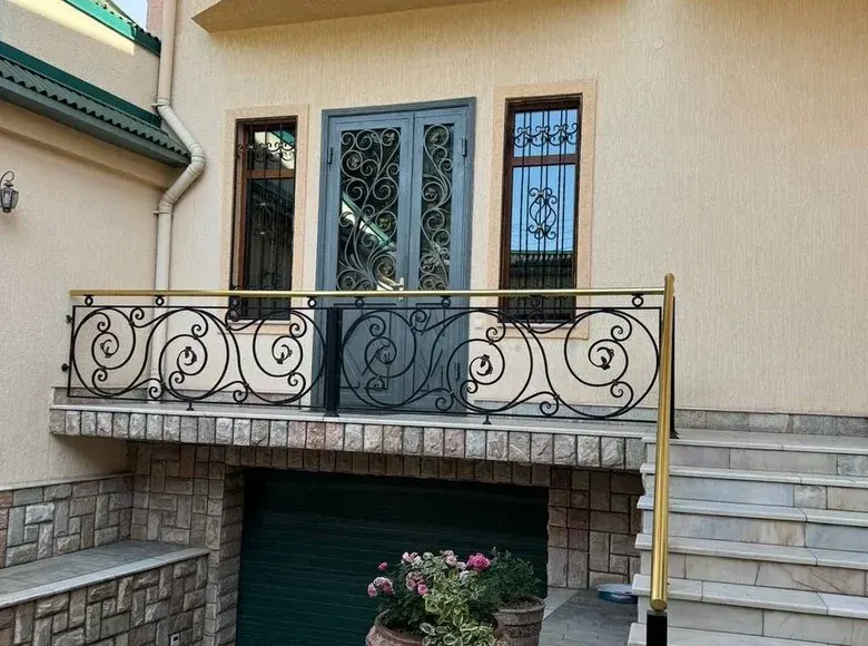 Сотилади 8 хонали ҳовли уй, 6 сотих, 450 м² — Тошкент шаҳри