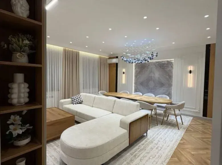 Sotiladi 4 xonali kvartira, 130 m², 4/8 qavat — Chilonzor tumani