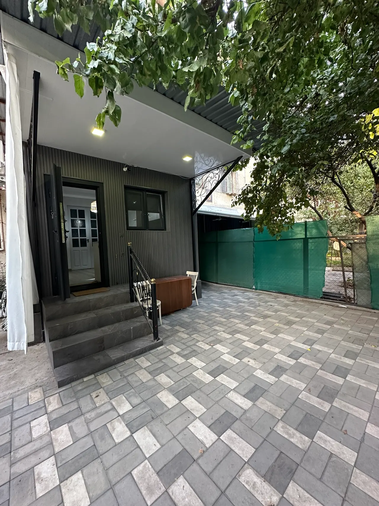 Продаётся 2-комнатная квартира, 63 м², 1/4 этаж — Чиланзарский район
