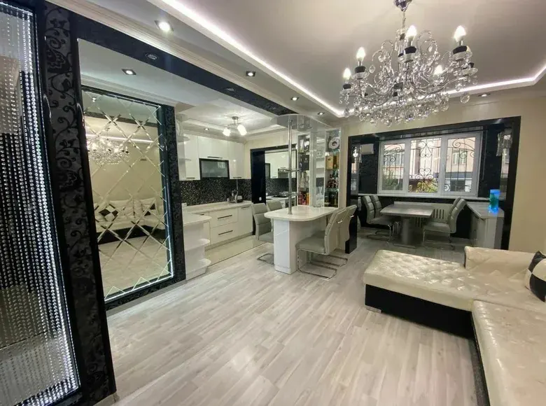 Сотилади 3 хонали квартира, 75 м², 2/4 қават — Мирзо Улуғбек тумани