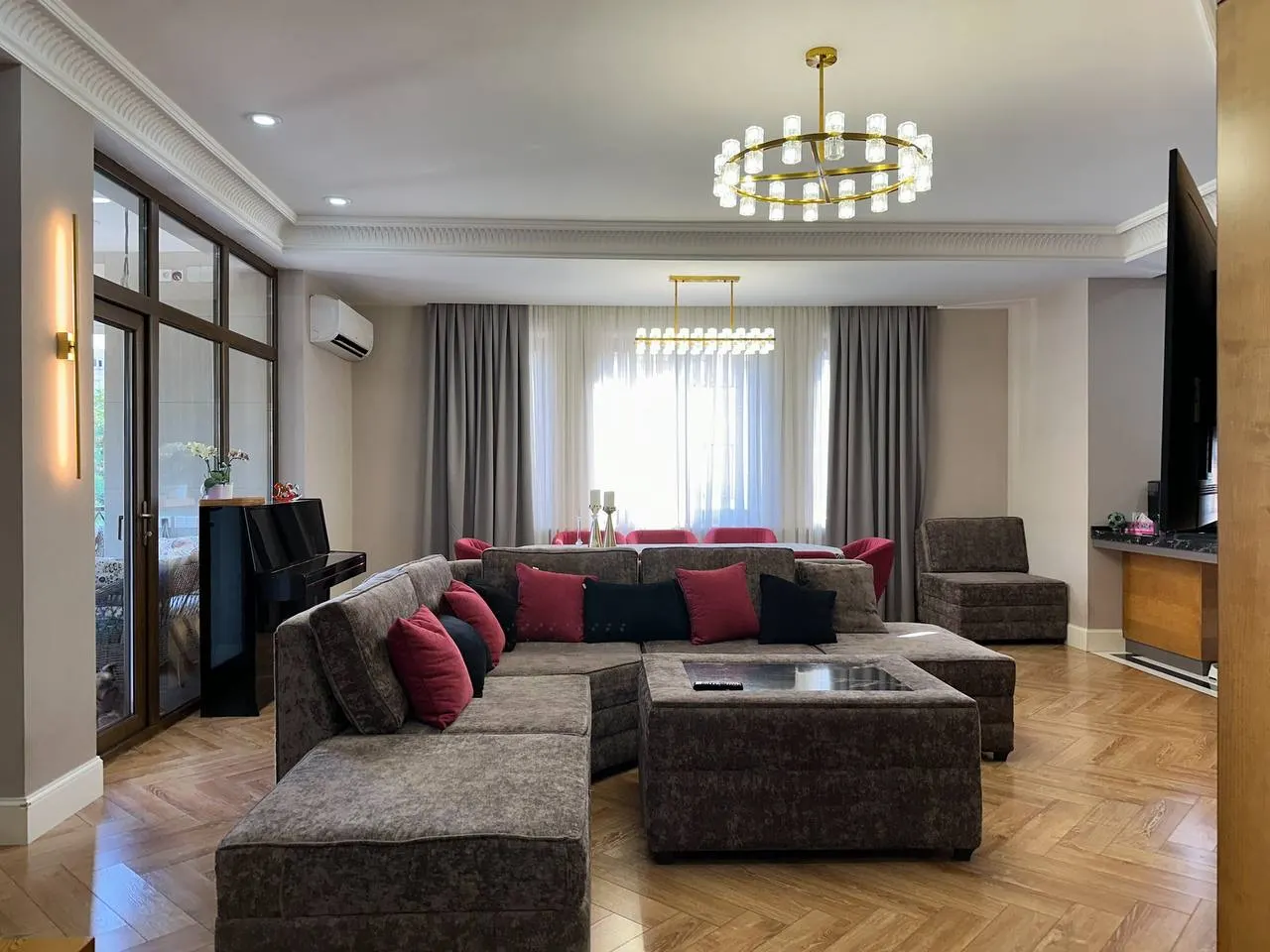Sotiladi 6 xonali kvartira, 194 m², 4/7 qavat — Mirzo Ulugʻbek tumani