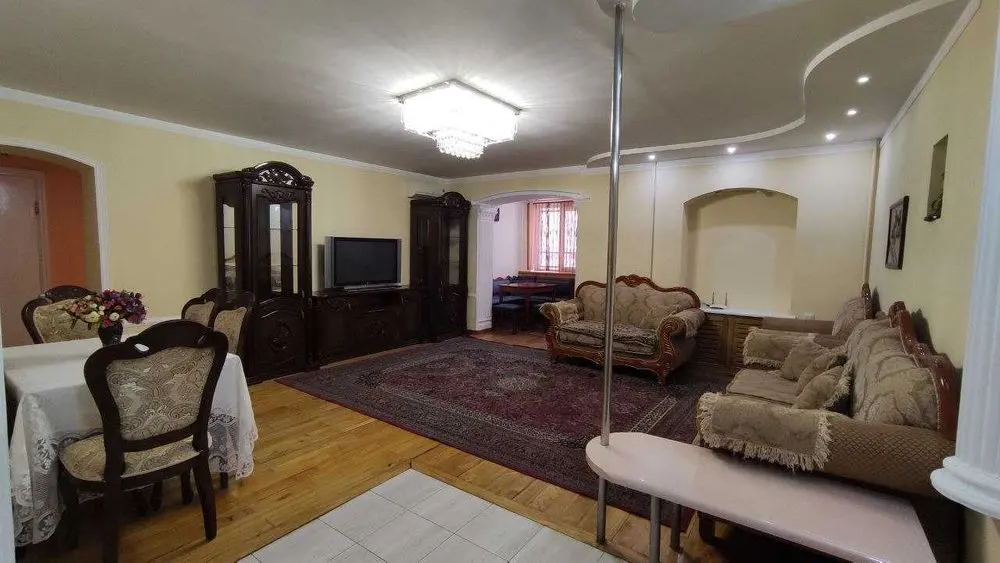 Ижарага берилади 4 хонали квартира, 100 м², 1/4 қават — Мирзо Улуғбек тумани
