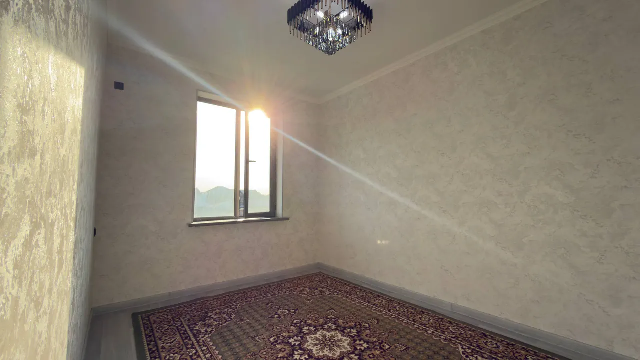 Sotiladi 2 xonali kvartira, 56 m², 2/3 qavat — Yangihayot tumani
