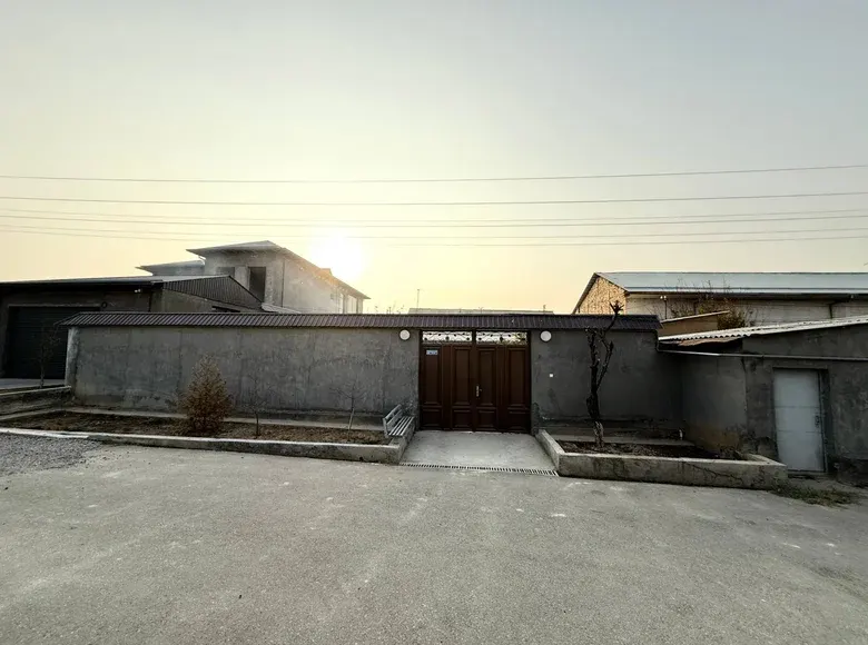 Sotiladi 6 xonali hovli uy, 6 sotix, 215 m² — Qibray tumani